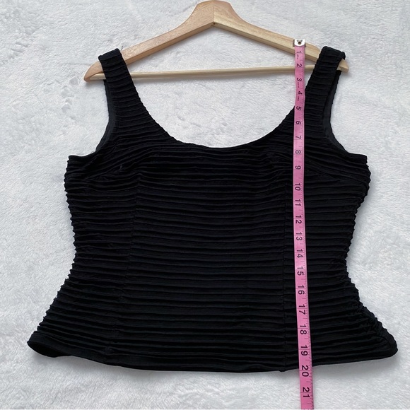 Cropped Ribbed Tank Top - Picture 4 of 6